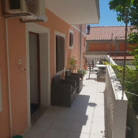 Guest House Alisa Χβαρ Εξωτερικό φωτογραφία
