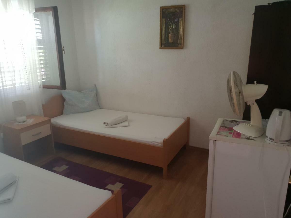 Guest House Alisa Χβαρ Εξωτερικό φωτογραφία
