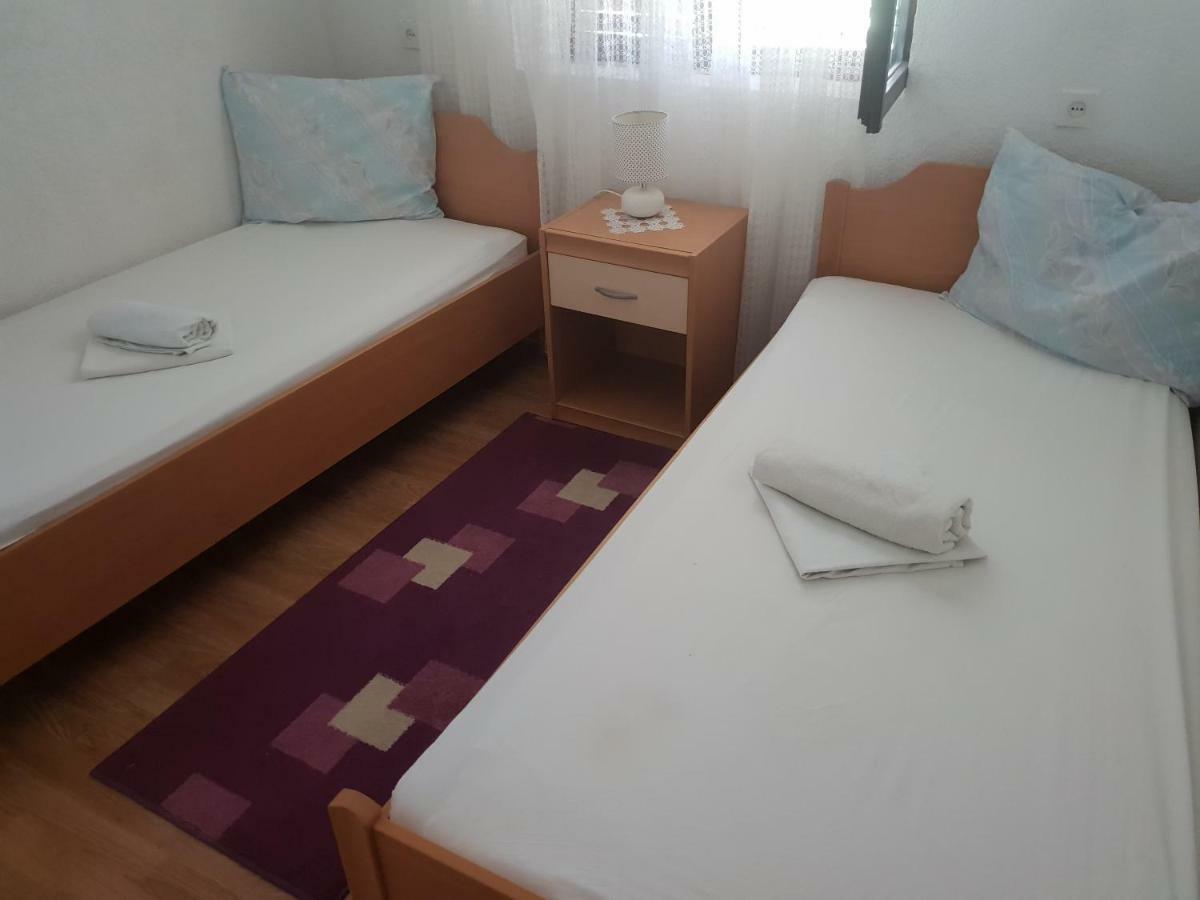 Guest House Alisa Χβαρ Εξωτερικό φωτογραφία