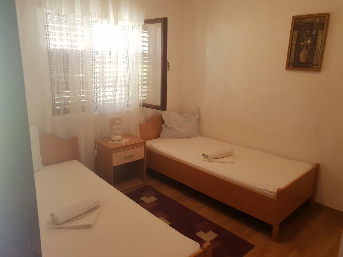 Guest House Alisa Χβαρ Εξωτερικό φωτογραφία