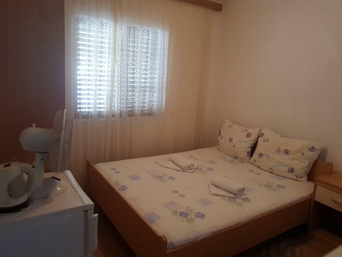 Guest House Alisa Χβαρ Εξωτερικό φωτογραφία