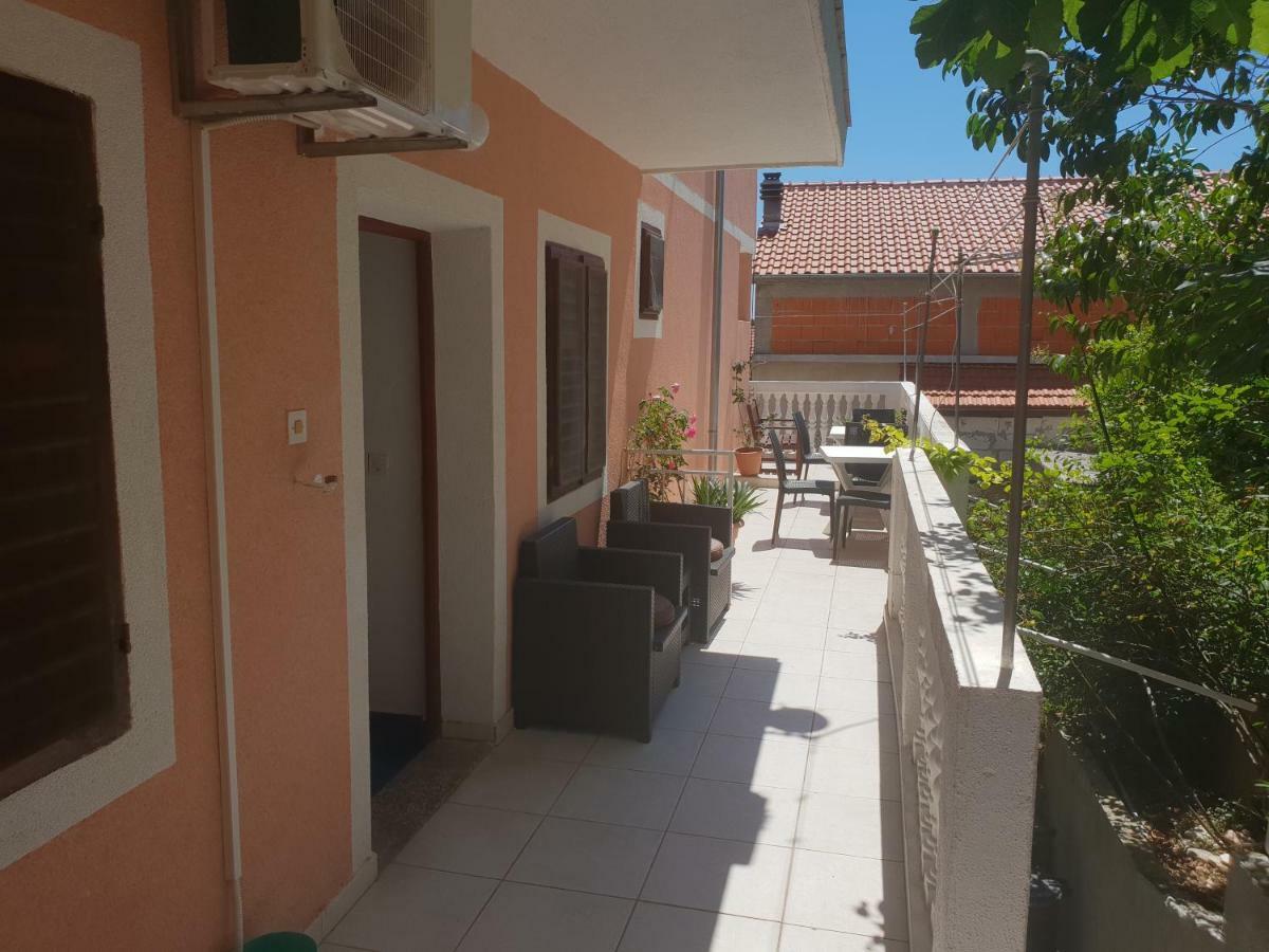 Guest House Alisa Χβαρ Εξωτερικό φωτογραφία