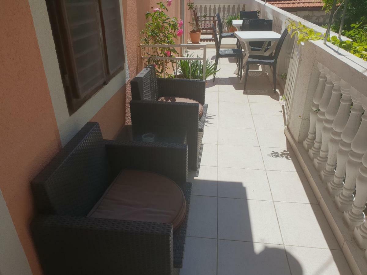 Guest House Alisa Χβαρ Εξωτερικό φωτογραφία