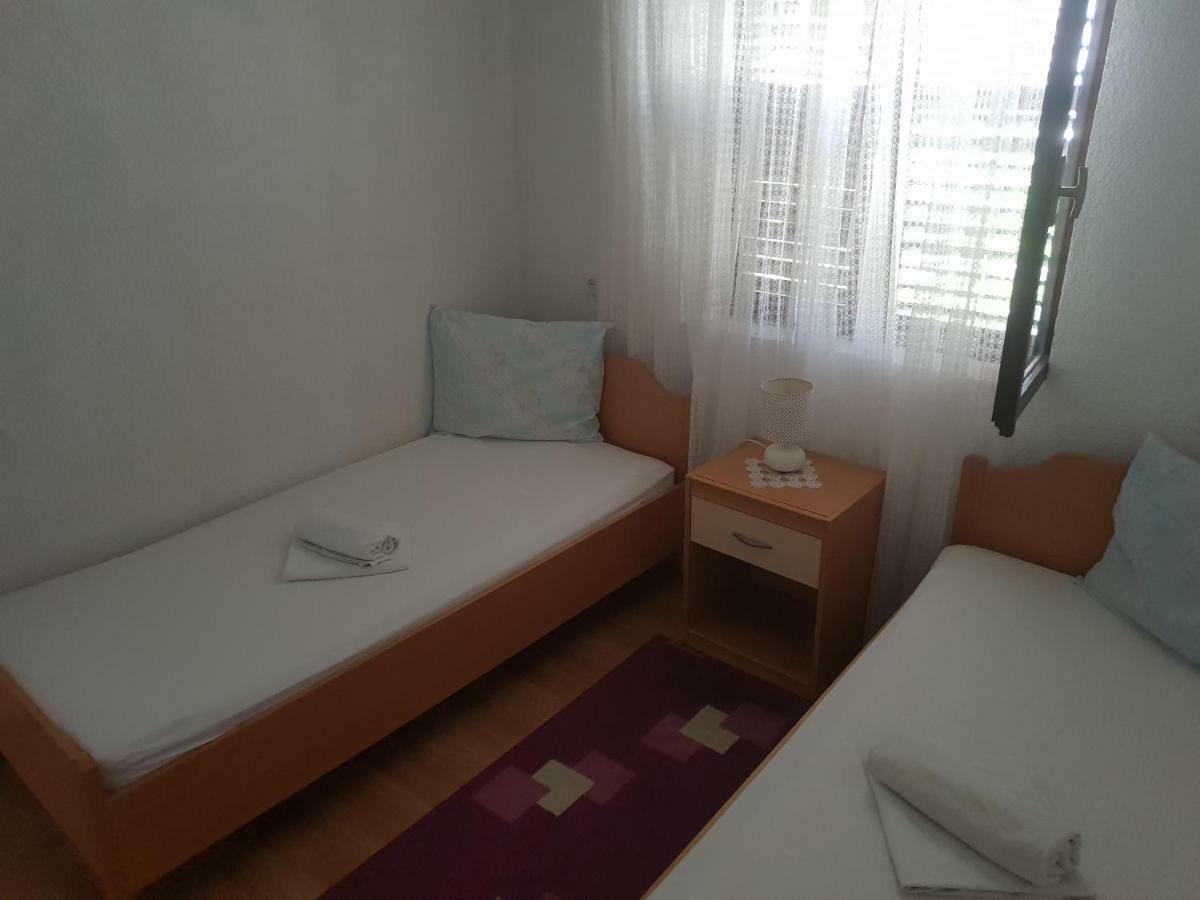 Guest House Alisa Χβαρ Εξωτερικό φωτογραφία